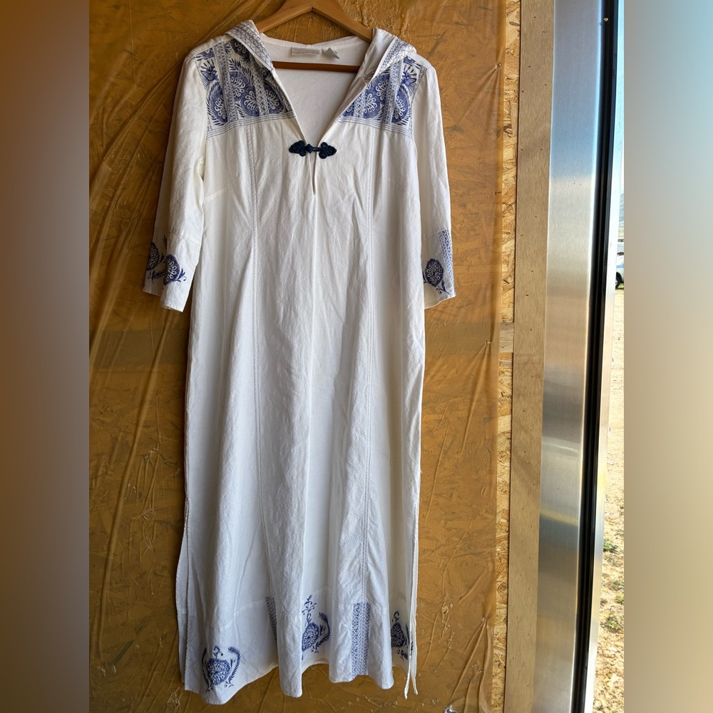 Soft Surroundings White and Blue Embroidered Maxi Peasant Caftan/ Dress Size MP